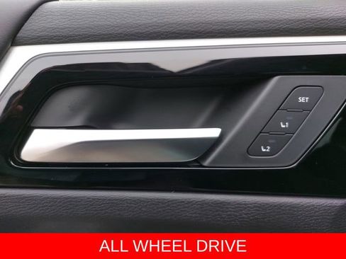 Used 2024 Mitsubishi Outlander 4WD Plug-In Hybrid image 32