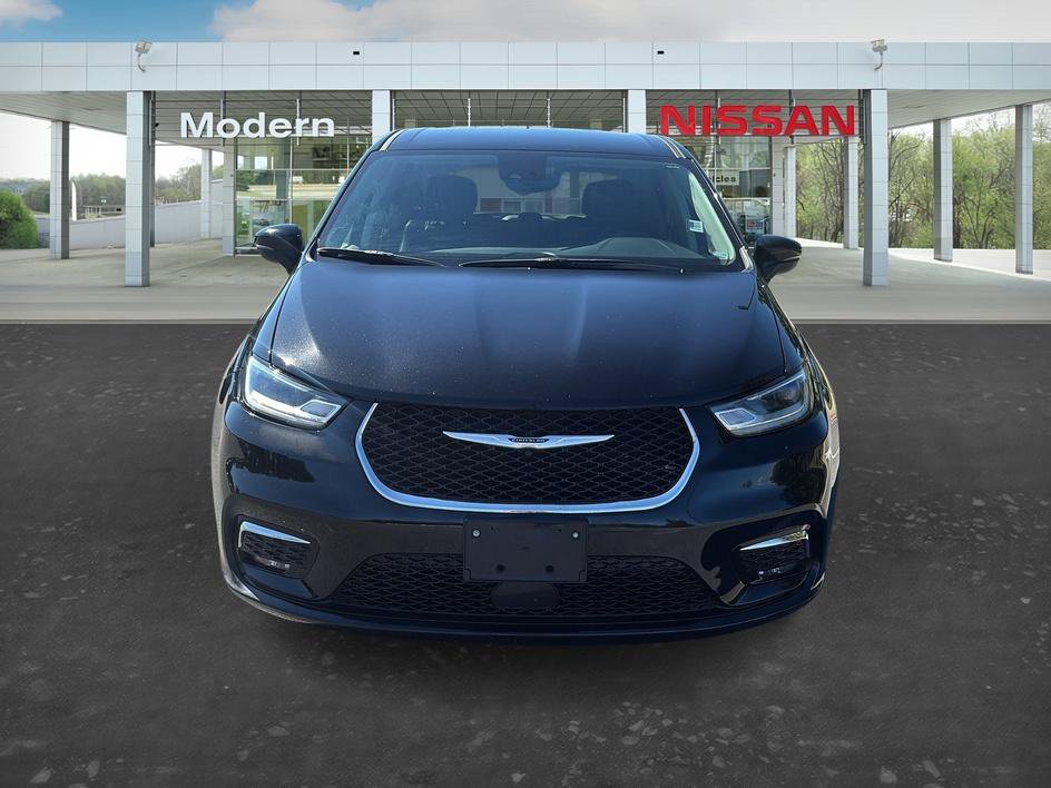 Used 2024 Chrysler Pacifica Touring-L FWD image 8