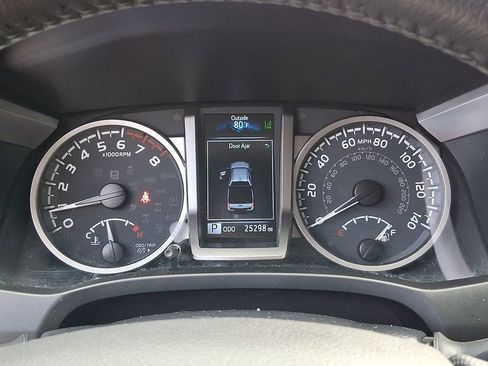 Used 2022 Toyota Tacoma SR5 AWD/4WD image 21