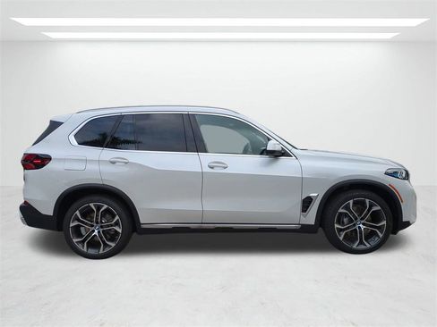 New 2026 BMW X5 xDrive40i image 3