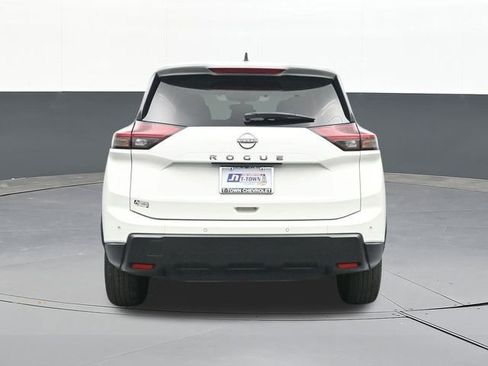 Used 2024 Nissan Rogue S image 11