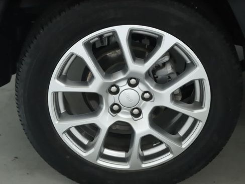 Used 2023 Jeep Compass Latitude AWD/4WD image 12