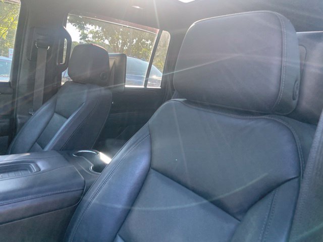 Used 2021 Chevrolet Suburban Z71 w/ Z71 Signature Package AWD/4WD image 10
