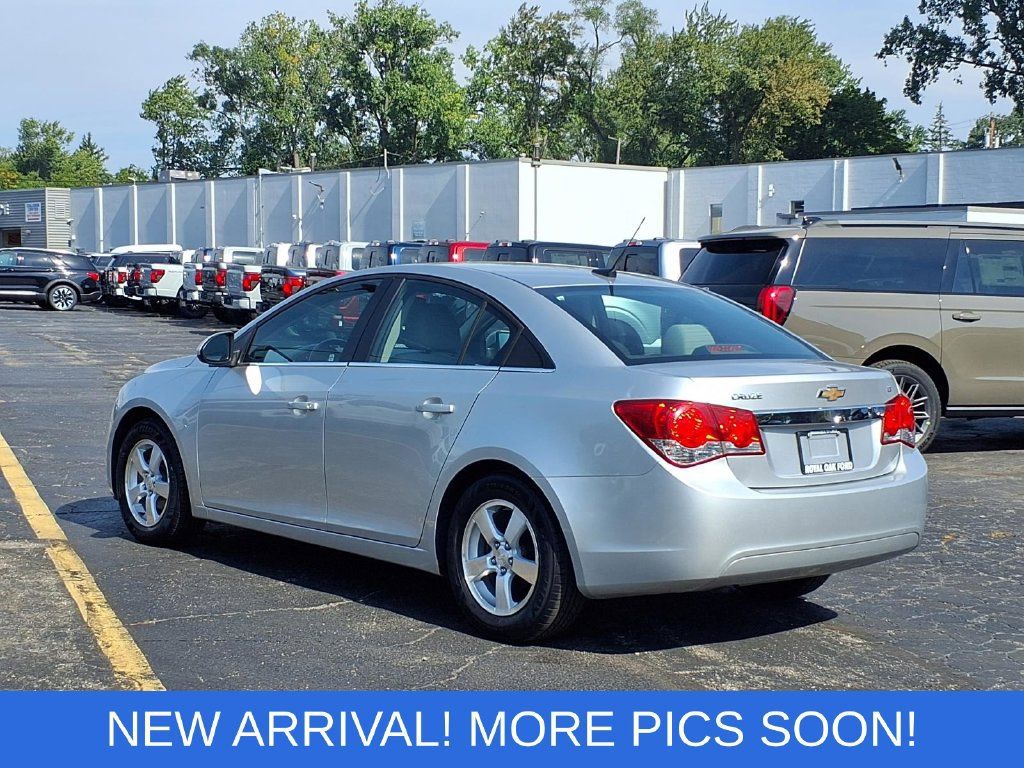 Used 2014 Chevrolet Cruze LT FWD image 2
