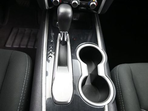 Used 2020 Nissan Pathfinder SV image 21