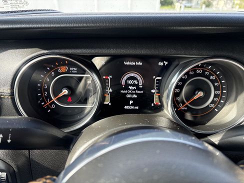 Used 2023 Jeep Wrangler Unlimited Sahara AWD/4WD image 15