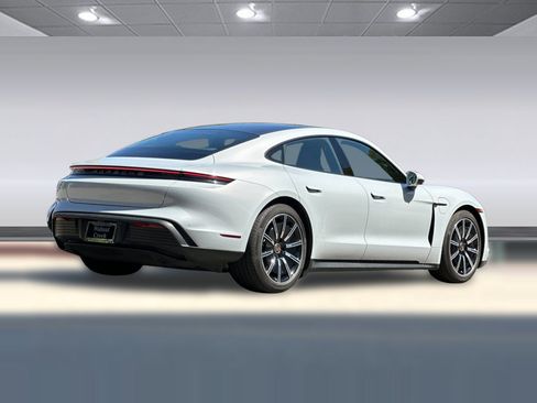 Used 2021 Porsche Taycan RWD image 8