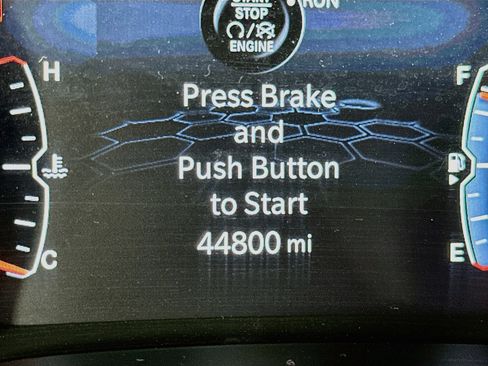 Used 2025 Jeep Compass Trailhawk AWD/4WD image 19