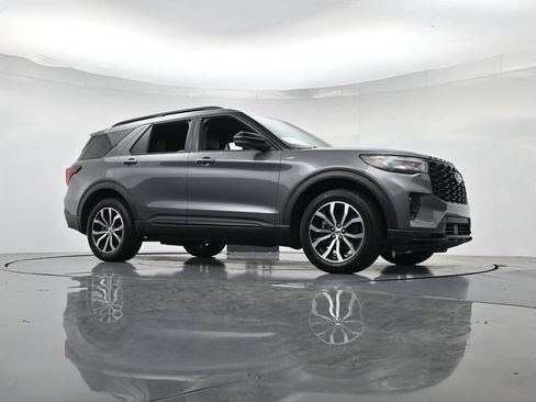 Certified 2025 Ford Explorer ST-Line AWD/4WD image 36