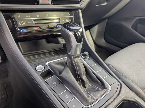 Used 2025 Volkswagen Jetta SE FWD image 14