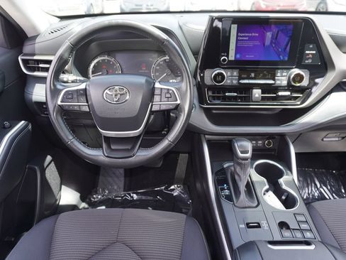 Used 2023 Toyota Highlander LE FWD image 14
