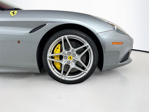 Certified 2018 Ferrari California T image 28