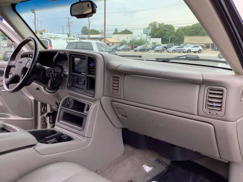 Used 2006 GMC Sierra 2500 SLE w/ Onstar Plus Package AWD/4WD image 45