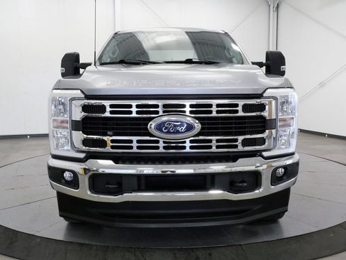 Used 2023 Ford F250 XLT AWD/4WD image 2