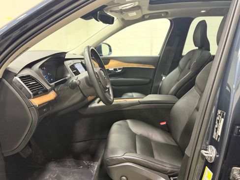 Used 2023 Volvo XC90 B6 Plus image 12
