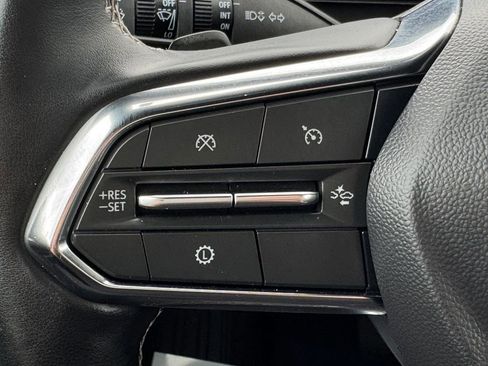 Used 2025 Chevrolet Traverse LT image 26