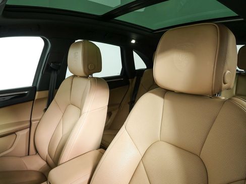 New 2025 Porsche Macan AWD image 5