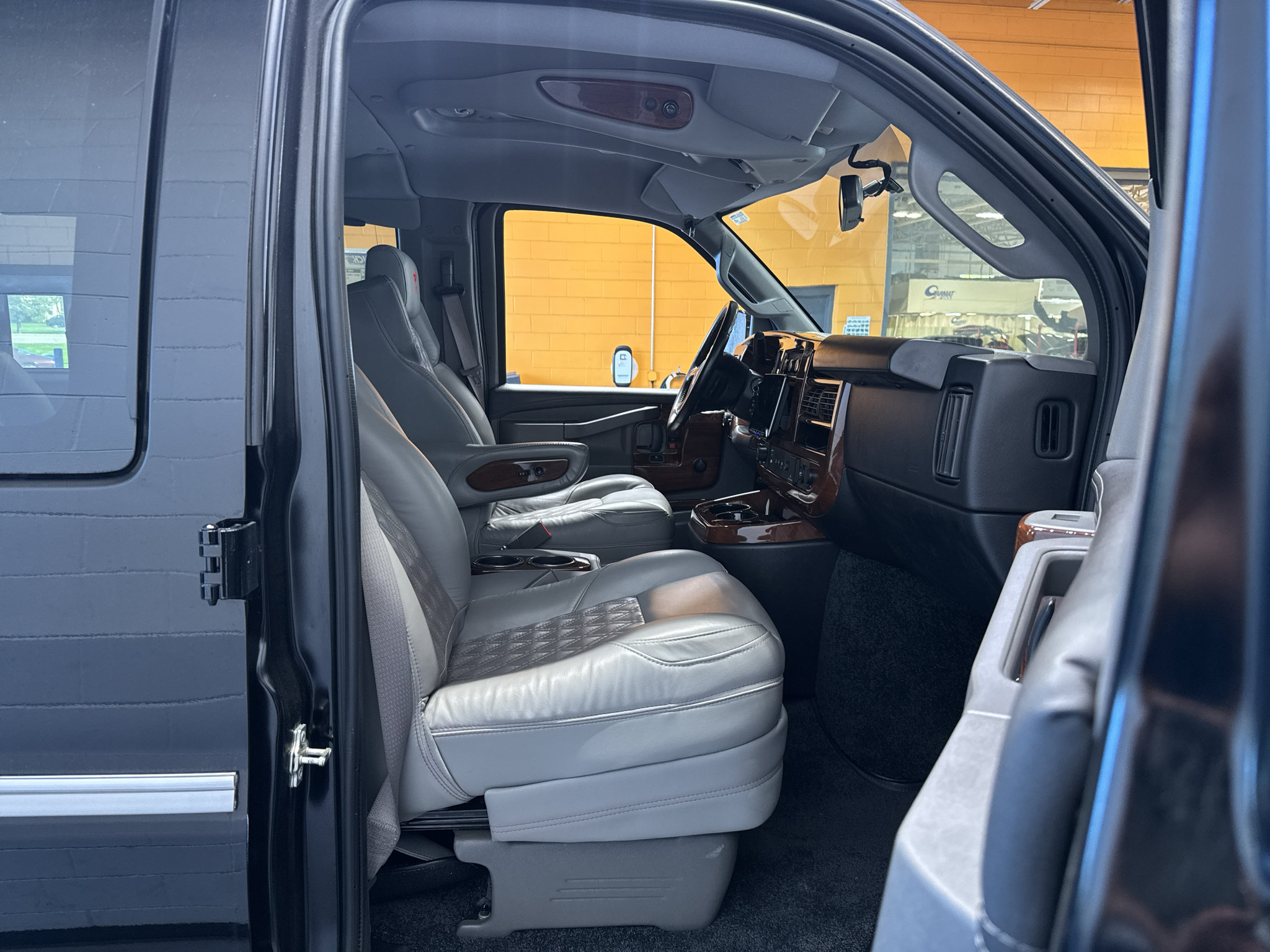 Used 2023 GMC Savana 2500 RWD image 15