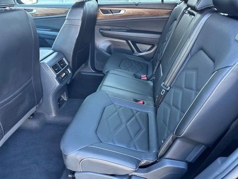 Certified 2025 Volkswagen Atlas SE image 30