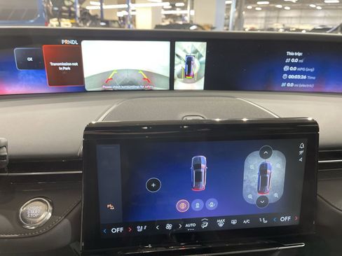 New 2024 Lincoln Nautilus Premier w/ Equipment Group 102A image 21