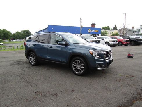 Used 2024 GMC Terrain SLT AWD/4WD image 44