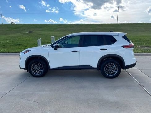 Used 2024 Nissan Rogue S AWD/4WD image 7