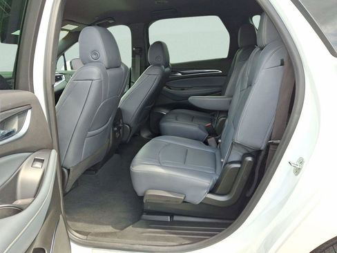 Used 2023 Buick Enclave Essence image 12
