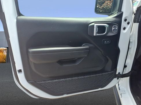 Used 2024 Jeep Wrangler Unlimited Rubicon w/ Technology Group AWD/4WD image 14