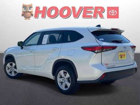 Used 2022 Toyota Highlander LE FWD image 8