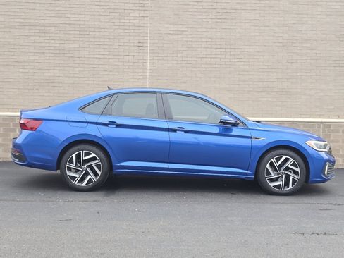Used 2024 Volkswagen Jetta SEL image 9