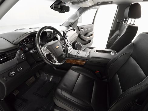 Used 2020 Chevrolet Suburban Premier image 11