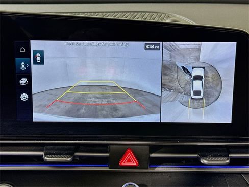 Used 2024 Hyundai Elantra Limited image 12