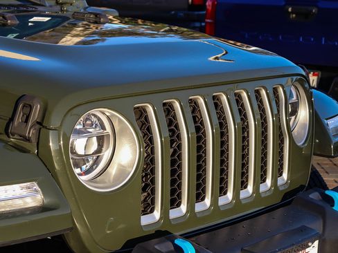 Used 2022 Jeep Wrangler Unlimited Sahara image 5