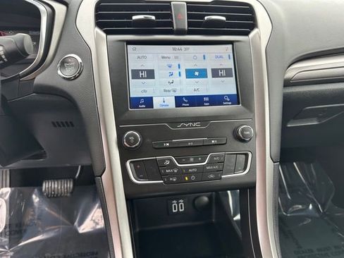 Used 2020 Ford Fusion SE image 21