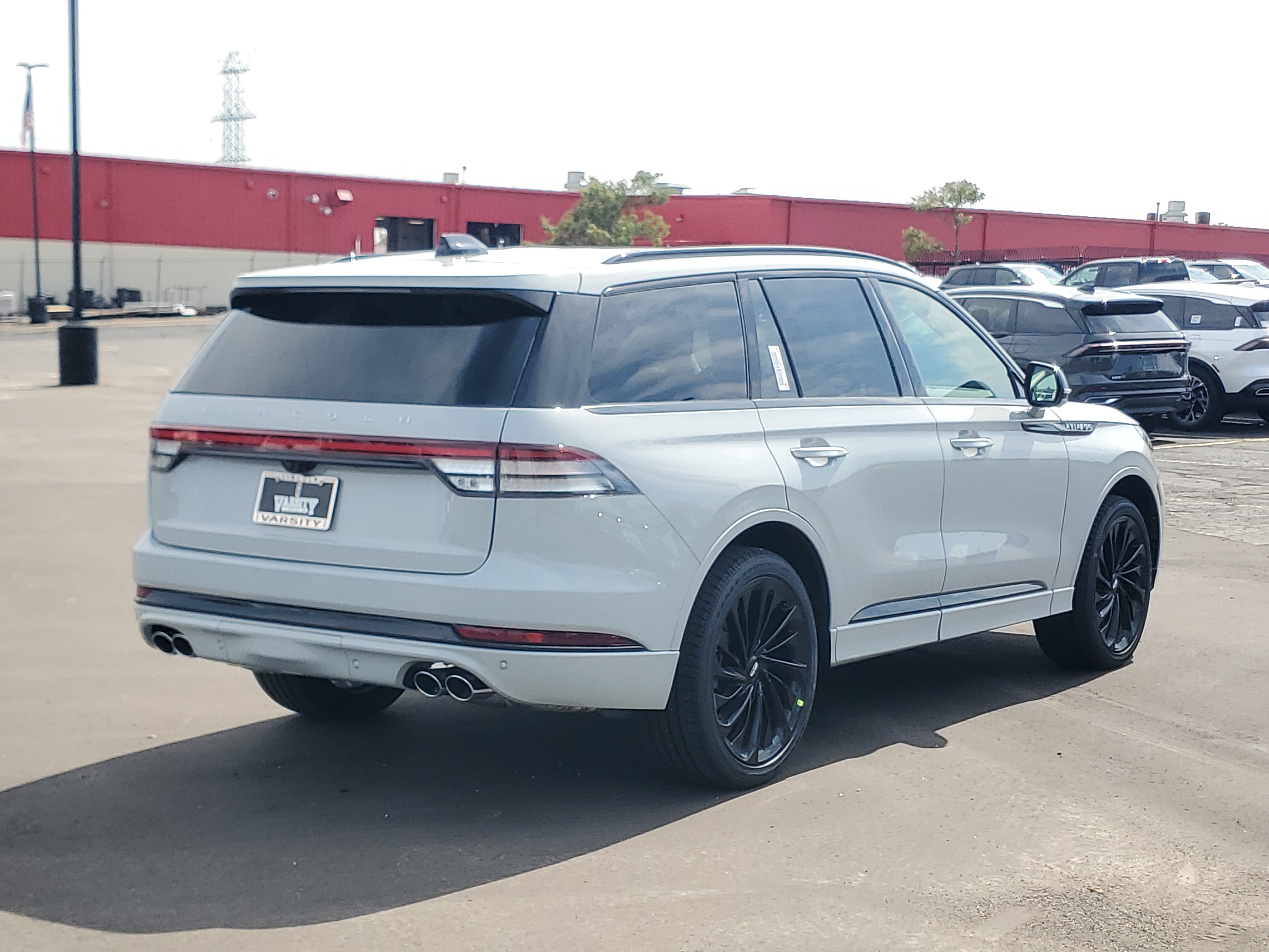 New 2027 Lincoln Aviator Reserve w/ Jet Appearance Package AWD/4WD image 4