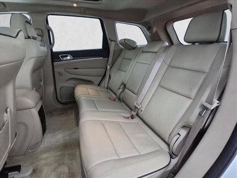 Used 2016 Jeep Grand Cherokee Overland AWD/4WD image 22