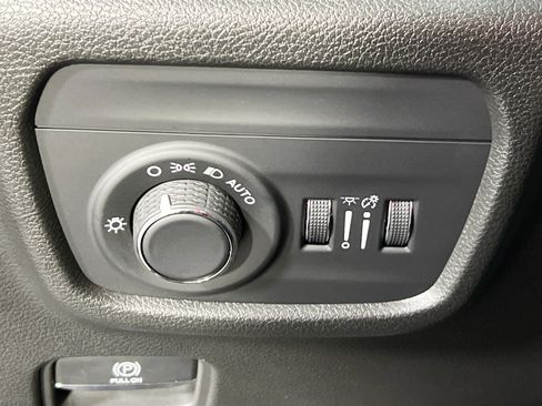 Used 2023 Jeep Grand Cherokee Altitude image 10