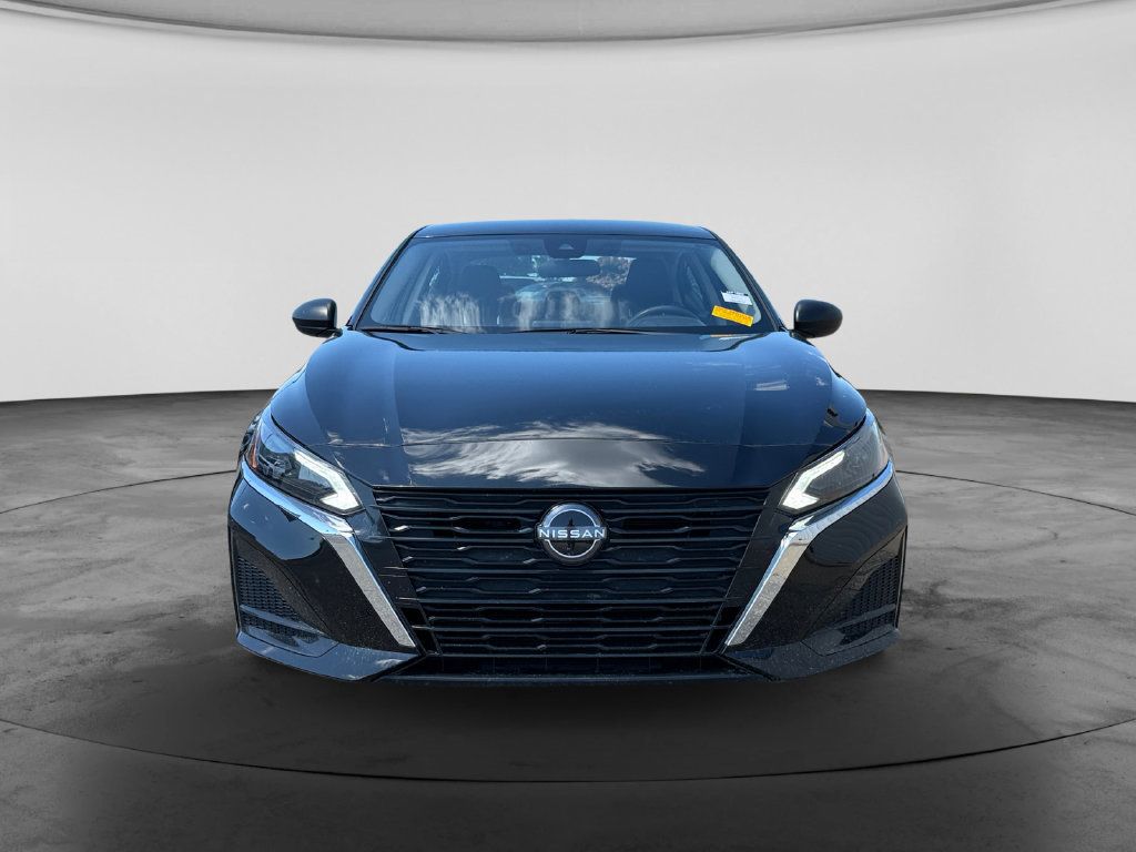Used 2024 Nissan Altima 2.5 SV FWD image 3