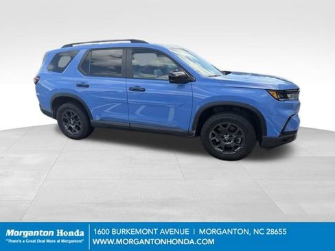 Used 2025 Honda Pilot TrailSport image 7