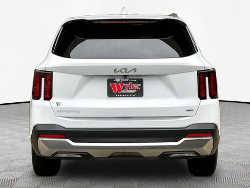 Used 2025 Kia Sorento S AWD/4WD image 5