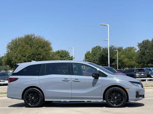 Used 2025 Honda Odyssey Sport-L image 3