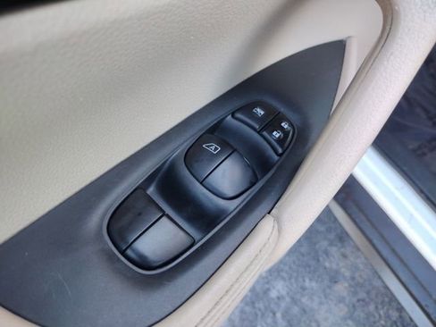 Used 2017 Nissan Rogue S image 13