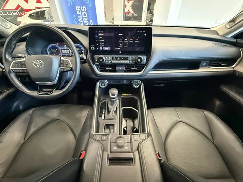 Used 2024 Toyota Grand Highlander AWD image 23