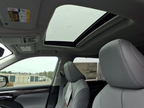 New 2026 Toyota Highlander Limited image 12