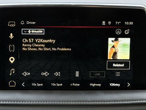 Used 2023 GMC Yukon XL SLT w/ SLT Luxury Package image 10