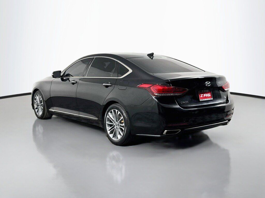 Used 2016 Hyundai Genesis 3.8 RWD image 3