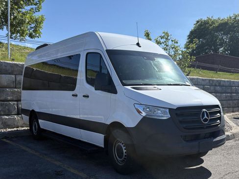 Used 2024 Mercedes-Benz Sprinter 2500 image 3