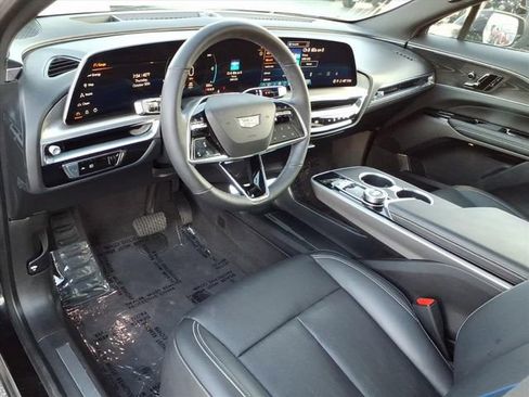 Certified 2024 Cadillac Lyriq Luxury image 3