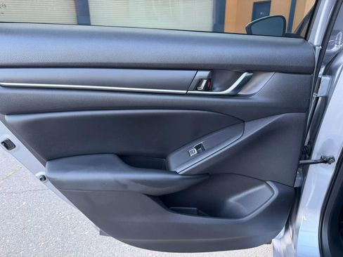 Used 2018 Honda Accord Sport image 12