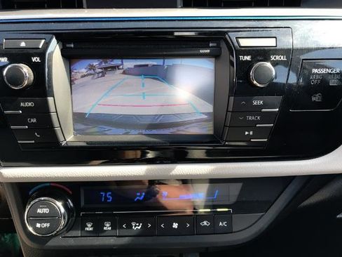 Used 2014 Toyota Corolla LE image 18